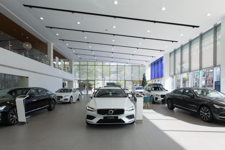 VOLVO 凱桃汽車｜中壢展示暨服務中心商業空間攝影作品
