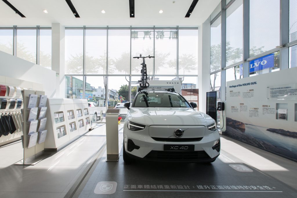 VOLVO 凱桃汽車｜中壢展示暨服務中心商業空間攝影作品